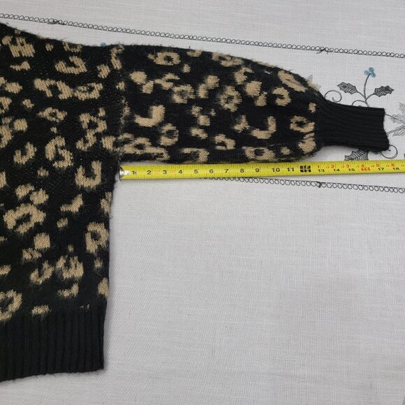 Forever 21 Women's M Black Tan Leopard Print Fuzzy Oversize Sweater - Picture 3 of 7